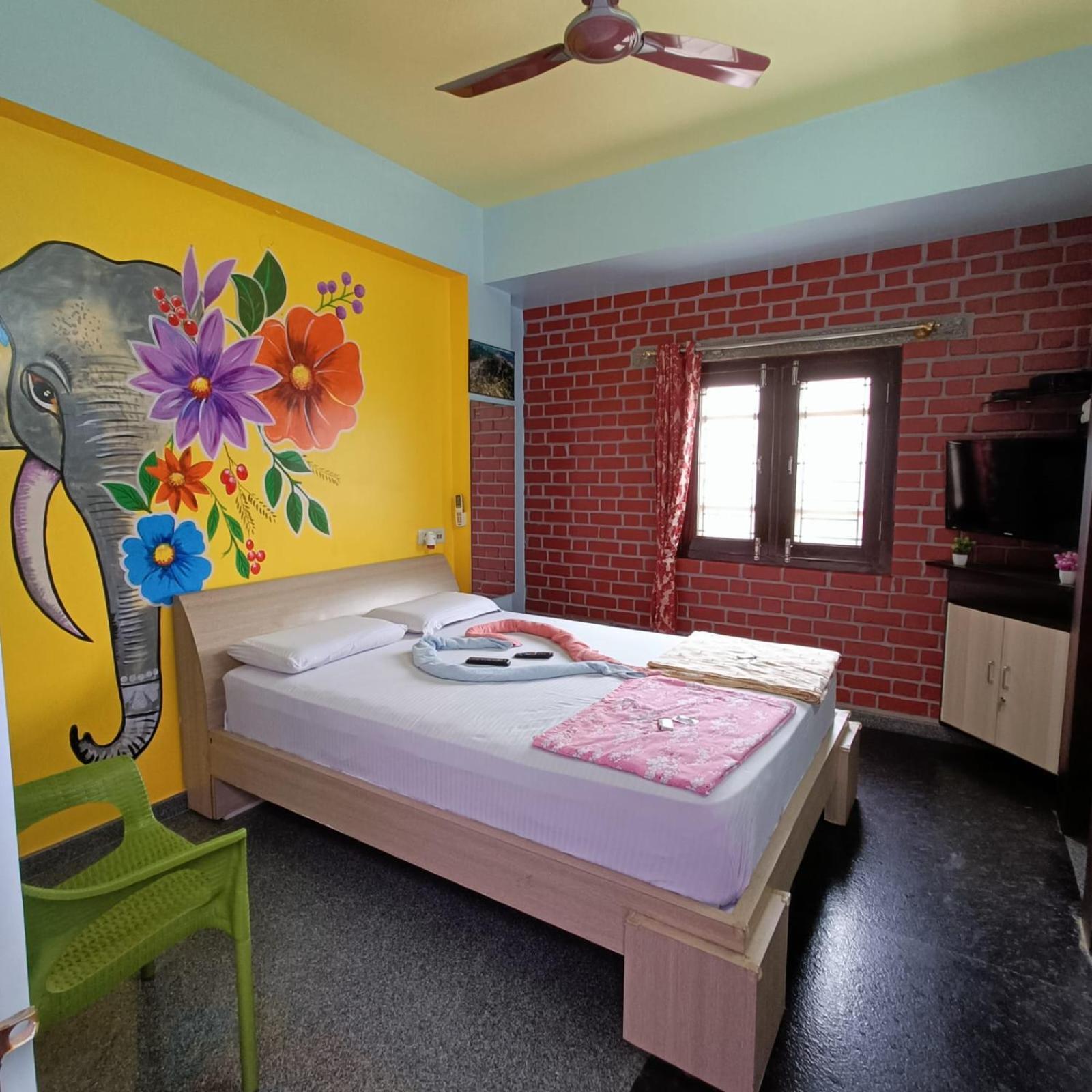 Mango Tree Homestay Хампи Экстерьер фото