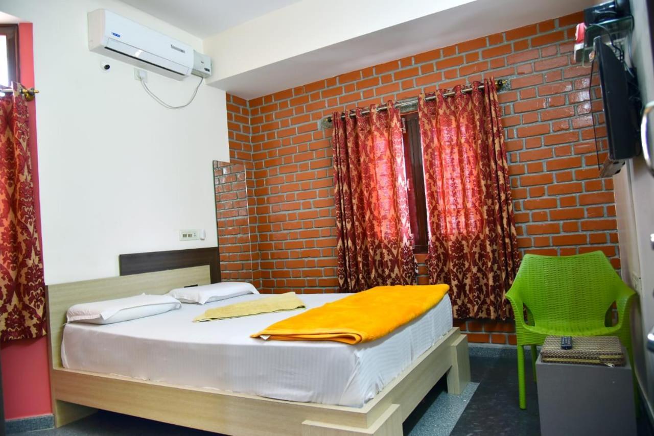 Mango Tree Homestay Хампи Экстерьер фото